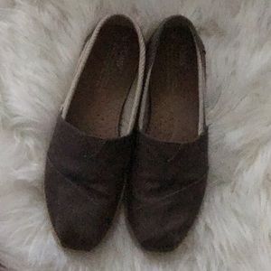 Toms size 8